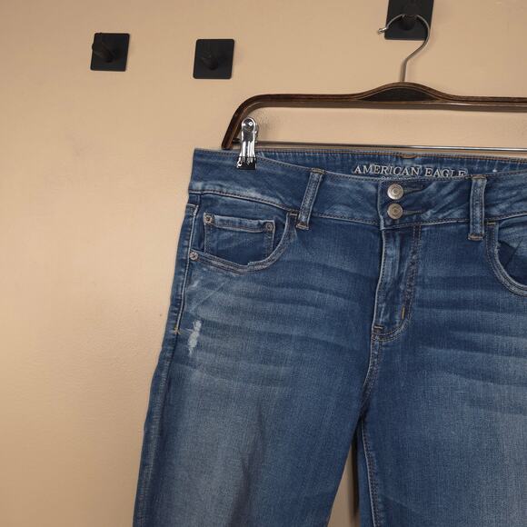 American Eagle Medium Wash Distressed Artist Flare Size 14L - Picture 3 of 11